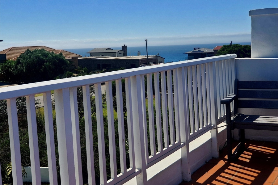 4 Bedroom Property for Sale in Boggomsbaai Western Cape